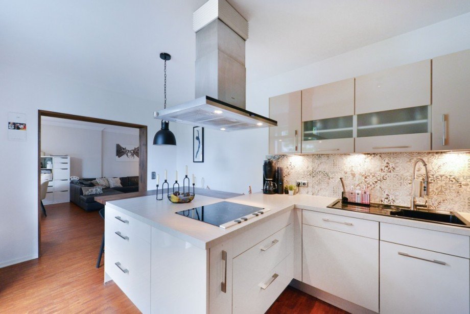 Kochinsel mit Fr�hst�ckstisch Etagenwohnung M�nchen