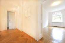 Blick Flur/B�rozimmer2 Maxvorstadt! 4 Zi. B�ro im repr�sentativen Altbau, frisch renoviert!