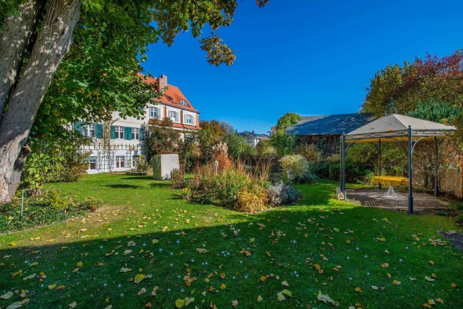 Gartenoase Doppelhaush�lfte Stockdorf