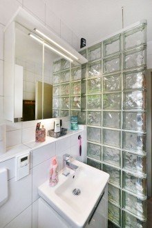 Duschbad 1.OG Charmante 4-Zimmer-Maisonettewohnung mit attraktivem Grundriss, ideal f�r junge Familien.