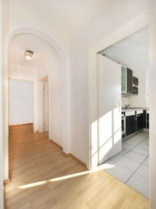 Blick zur K�che Hochwertige 3,5-Zimmer Wohnung in Englschalking mit EBK und gro�em Balkon!