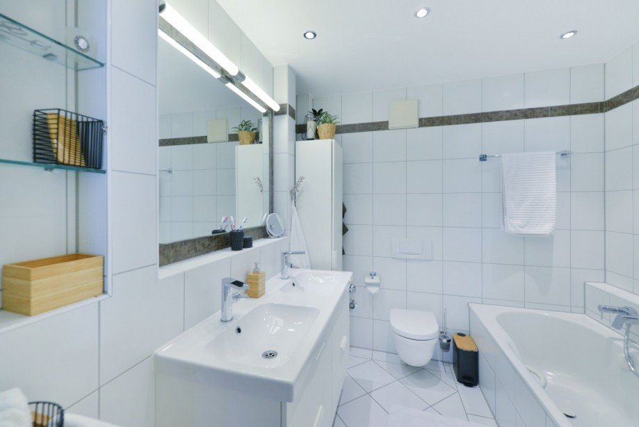 Bad mit Doppelwaschtisch Etagenwohnung M�nchen