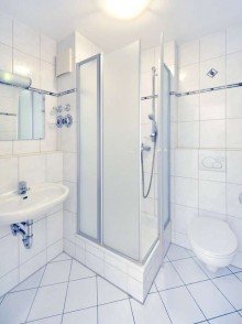 separates Duschbad Hochwertige 3,5-Zimmer Wohnung in Englschalking mit EBK und gro�em Balkon!