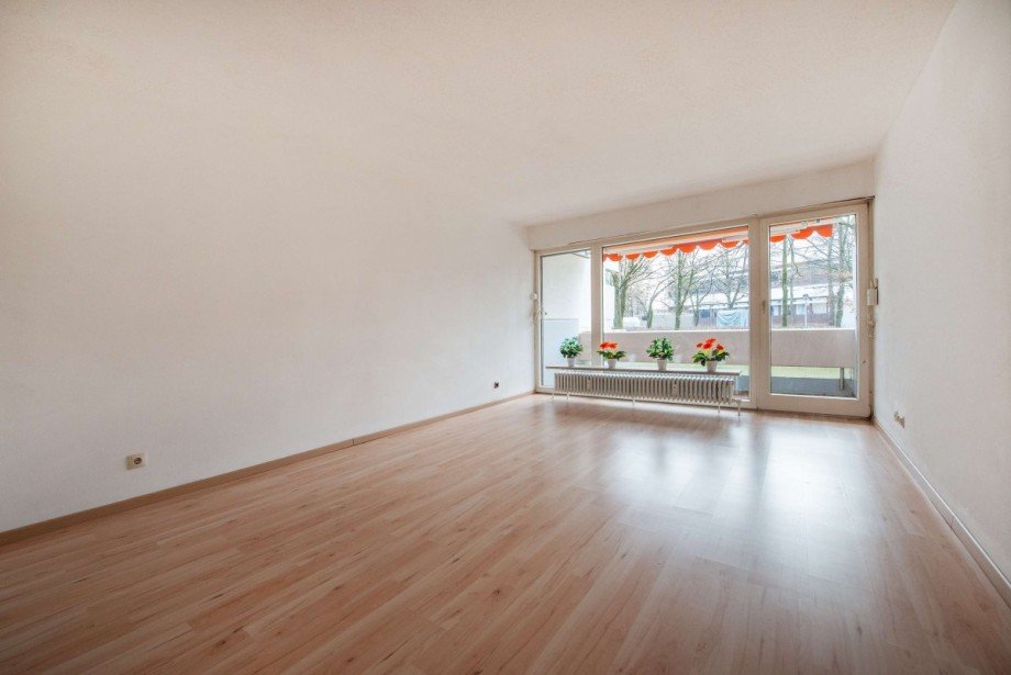 Wohnzimmer ebenso mit Balkon Erdgeschosswohnung M�nchen