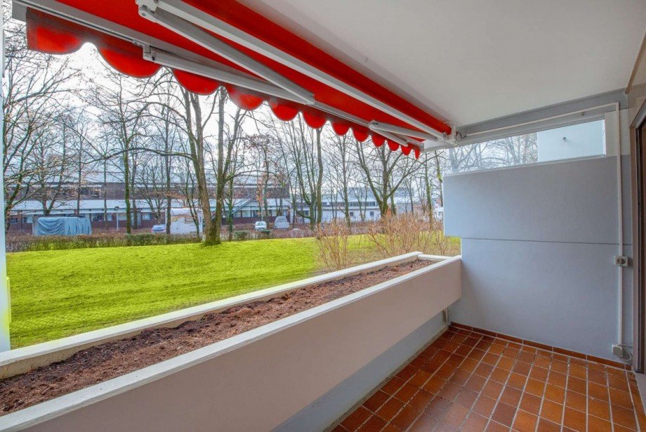 WoZi-Balkon nach S�d-West Erdgeschosswohnung M�nchen
