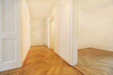 Blick Flur/B�rozimmer3 Maxvorstadt! 4 Zi. B�ro im repr�sentativen Altbau, frisch renoviert!