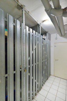 Ger�umiges Kellerabteil Stilvolles Wohnen: Exklusive 4-Zimmer-Wohnung mit hochwertiger Einbauk�che in M�nchen-Alt Solln