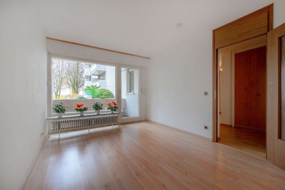 Schlafzimmer mit Balkon Erdgeschosswohnung M�nchen