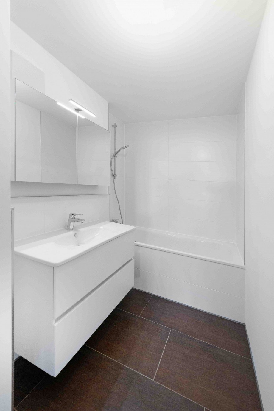 modernisiertes Bad Etagenwohnung M�nchen