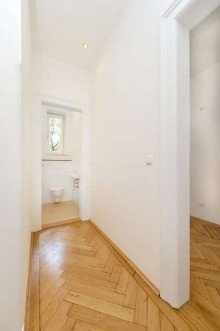 Flur zur K�che und WC Maxvorstadt! 4 Zi. B�ro im repr�sentativen Altbau, frisch renoviert!