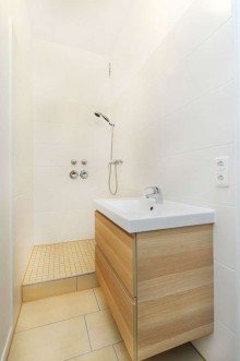 Duschbad Maxvorstadt! 4 Zi. B�ro im repr�sentativen Altbau, frisch renoviert!