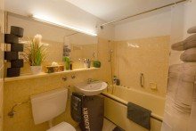 Badezimmer 2-Zimmer-Wohnung in ruhiger und gepflegter Wohnanlage + Attraktiver Grundriss + Duplexparker