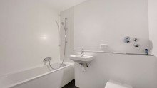 Badezimmer Sch�n, sch�ner - frisch saniert! 3-Zimmer-Terrassenwohnung, ideal  f�r Paare oder junge Familie!