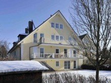 Blick vom Gemeinschaftsgarten Hochwertige 3,5-Zimmer Wohnung in Englschalking mit EBK und gro�em Balkon!