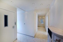 Flur im EG Exklusives Einfamilienhaus in M�nchen-Gro�hadern - Perfekt f�r Familien mit zus�tzlichem Platzbedarf